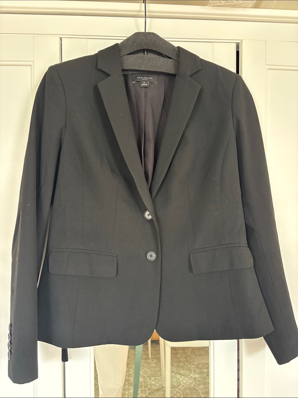Ann Taylor Black Women's Fitted Two-Button suit Blazer 6P- 8P